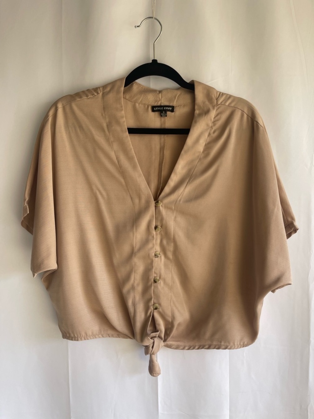 Style Envy Beige Button-Front Tie-Hem Short Sleeve Blouse